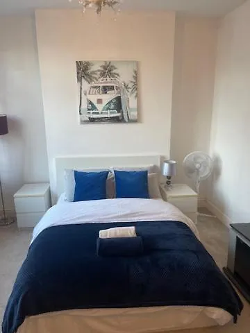 منزل للإقامة The Riverside Haven لندن